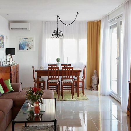 Cozy Apartment With A Balcony And A Sea View เบรลา ภายนอก รูปภาพ